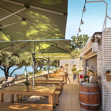 Parque de Campismo Maistra Valkanela Pitches 4*