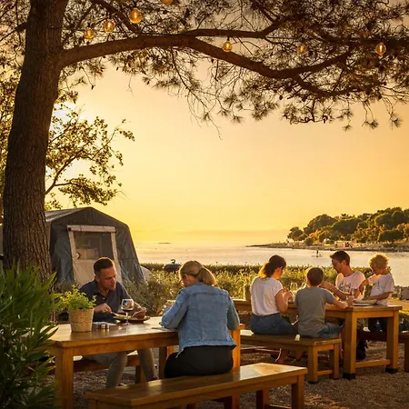 Maistra Valkanela Pitches Camping 4*